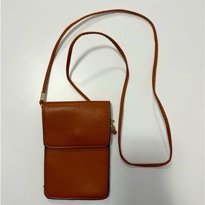 Small crossbody purse with phone pocket